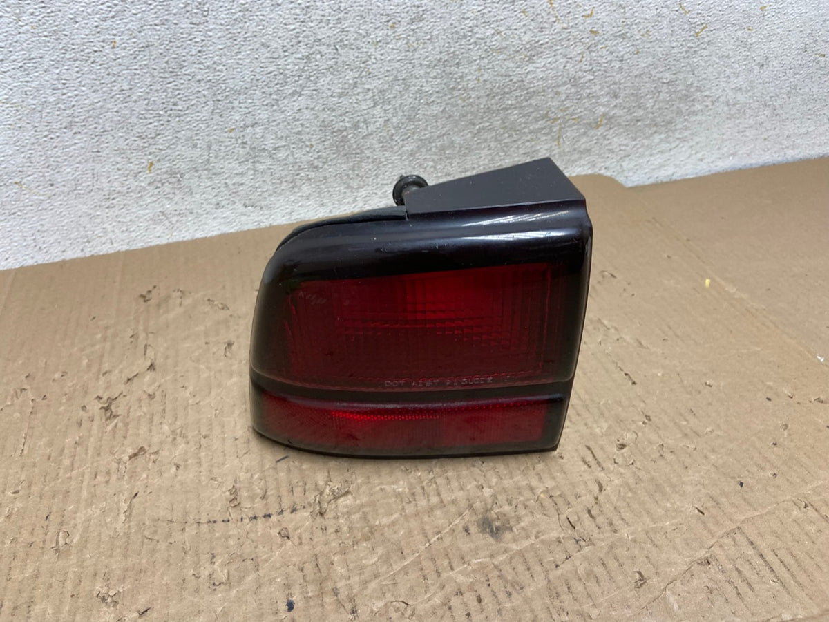 1991 - 1994 Chevrolet Cavalier Left Driver LH Side Tail Light AI1375 LK0