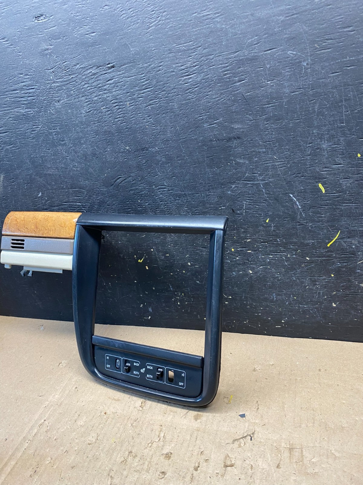 1998-2002 Lincoln Continental Dash Radio Climate Control Bezel OEM R9019 DG1