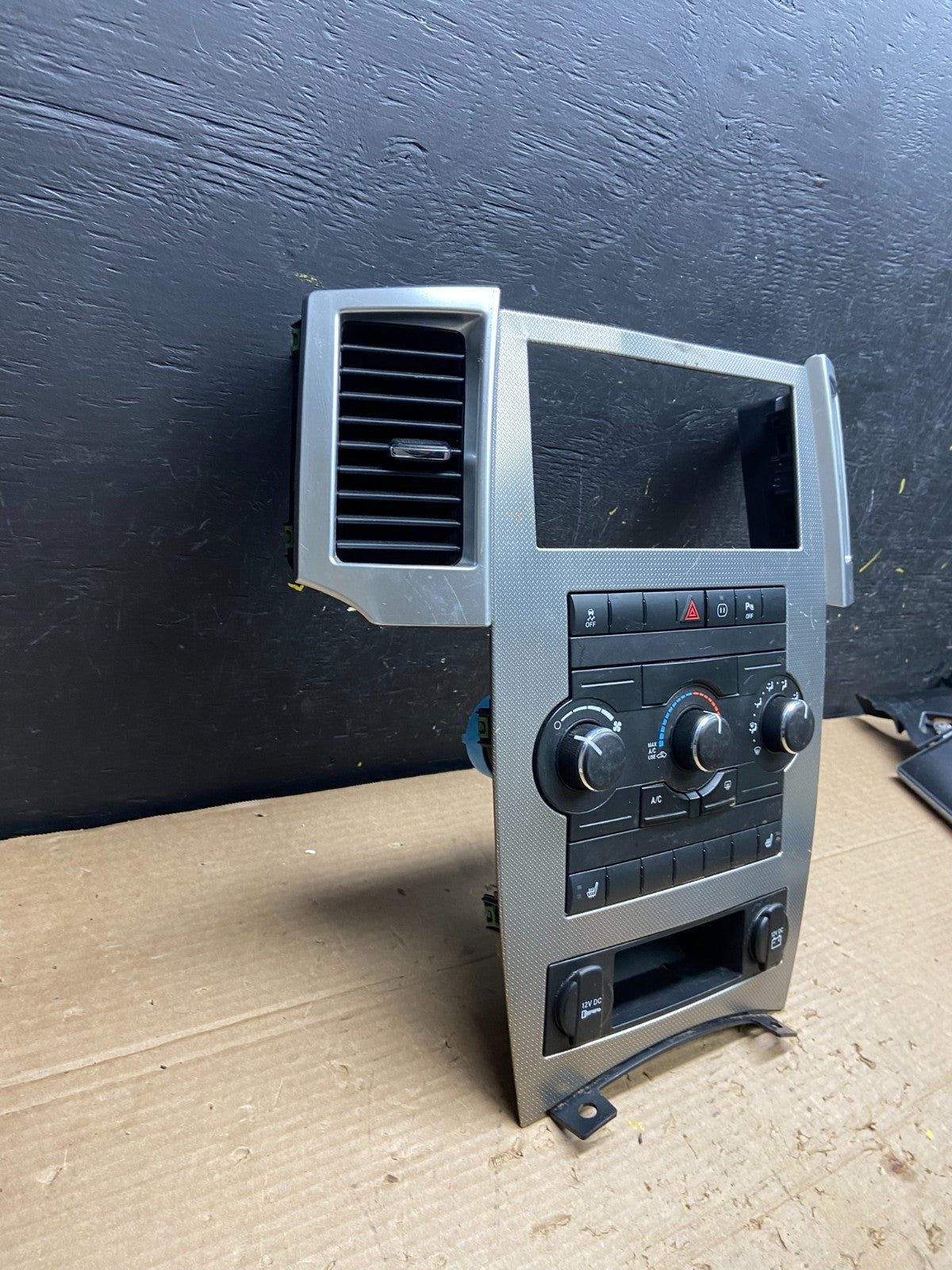 2008 to 2010 Jeep Grand Cherokee Center A/C Heater Climate Control OEM W2044 DG2