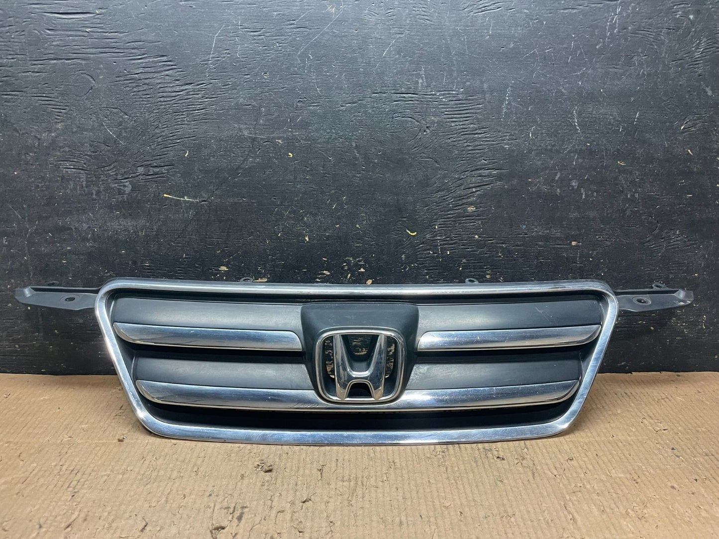 2002 to 2004 Honda CR-V CRV Front Upper Grille Grill Chrome Oem Y6643 DG0