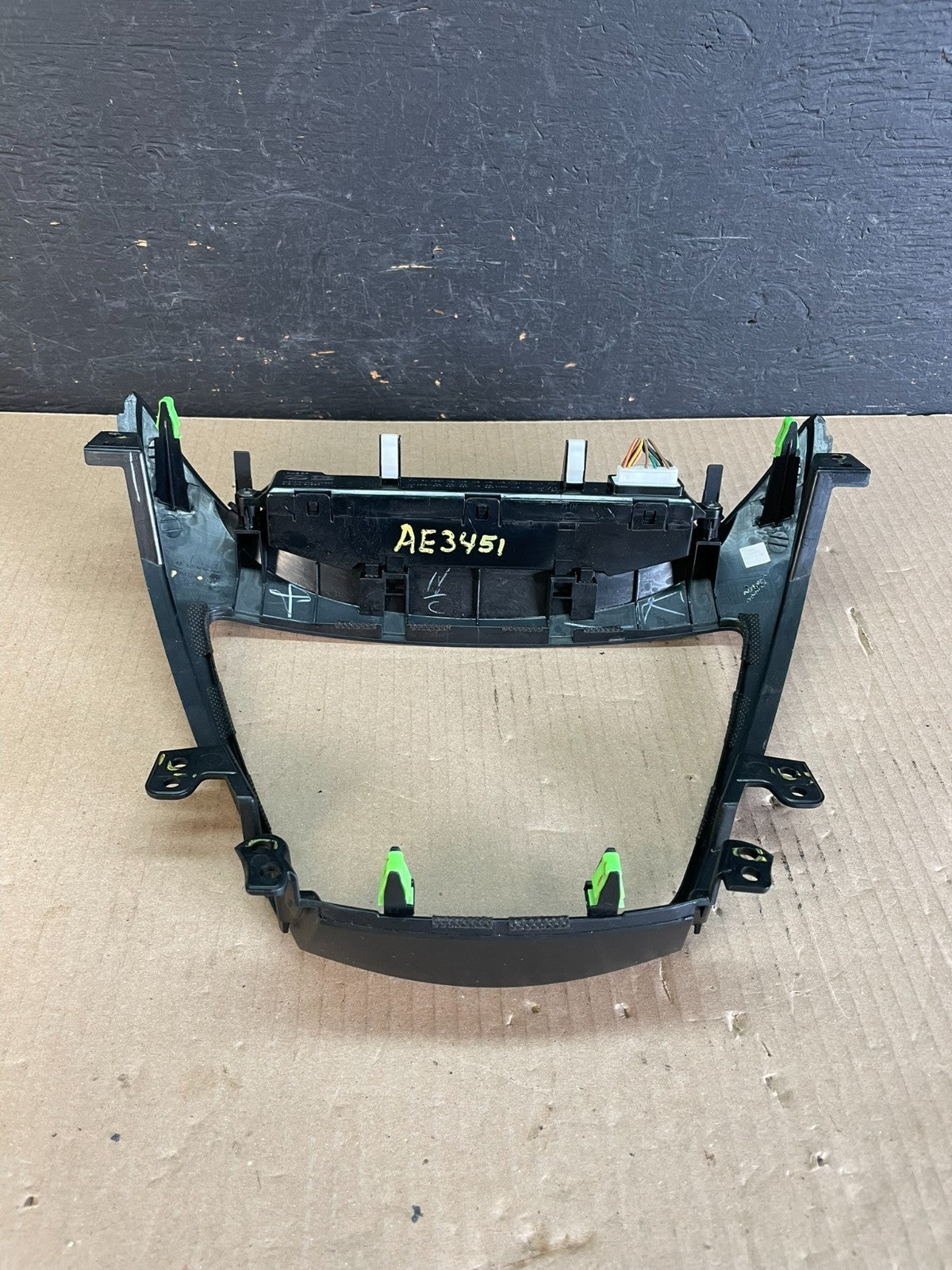 2011-2013 Hyundai Elantra Dash Radio Bezel Clock Display Trim ae3451 DG6