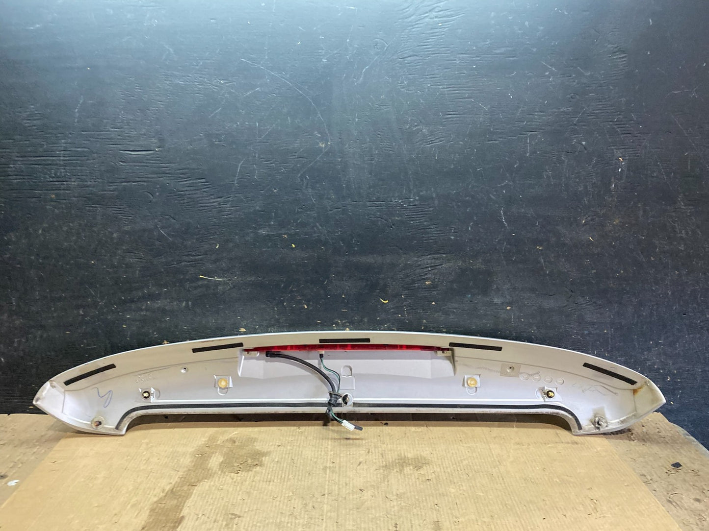 2003 to 2004 Mitsubishi Outlander Rear Spoiler 3RD Brake Light OEM X3312 DG9
