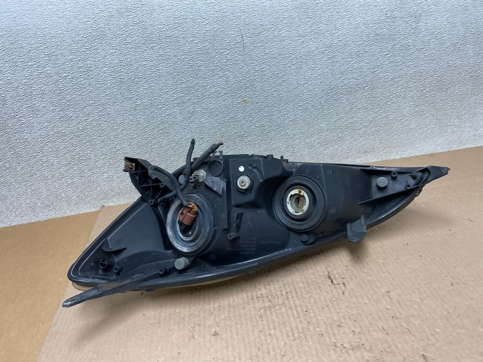 2004-2005 Toyota Sienna Right Passenger Halogen Headlight OEM Z6101 DW6