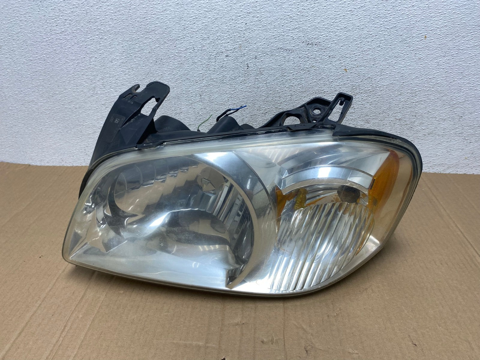 2005 - 2006 Mazda Tribute Left Driver LH Halogen Headlight AE8907 LK0