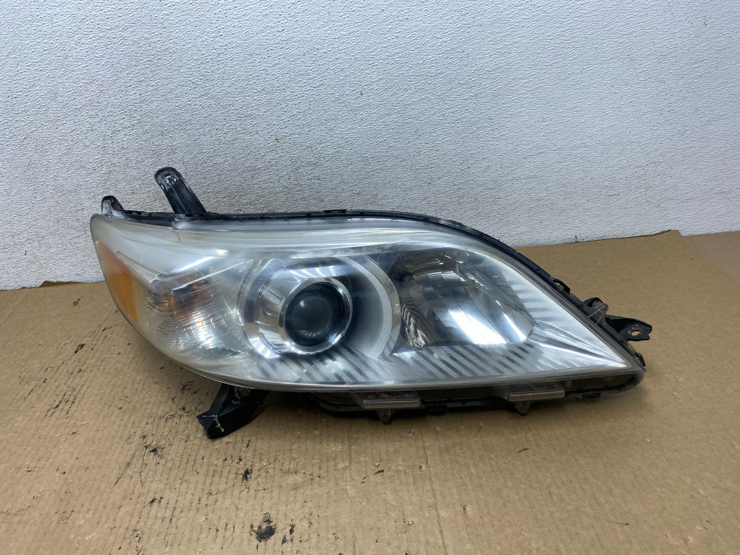 2011-2014 Toyota Sienna Right Passenger RH Halogen Headlight AG2116 LK0