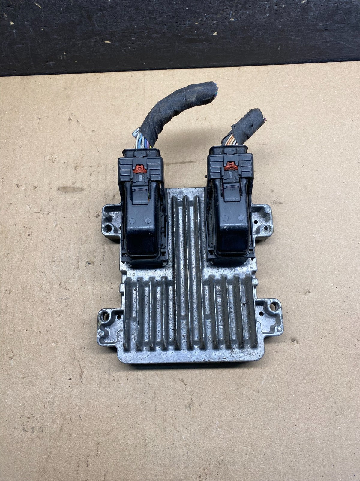 2010 to 2013 Chevrolet Silverado Yukon Engine Control Module ECM ECU AI5300 DG0