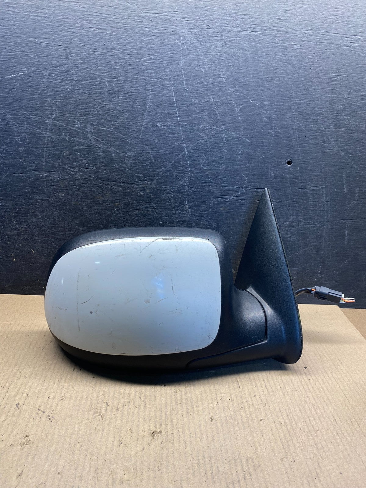 2003-2006 Chevrolet Tahoe Suburban Right Passenger Door Mirror AH4540 DW0
