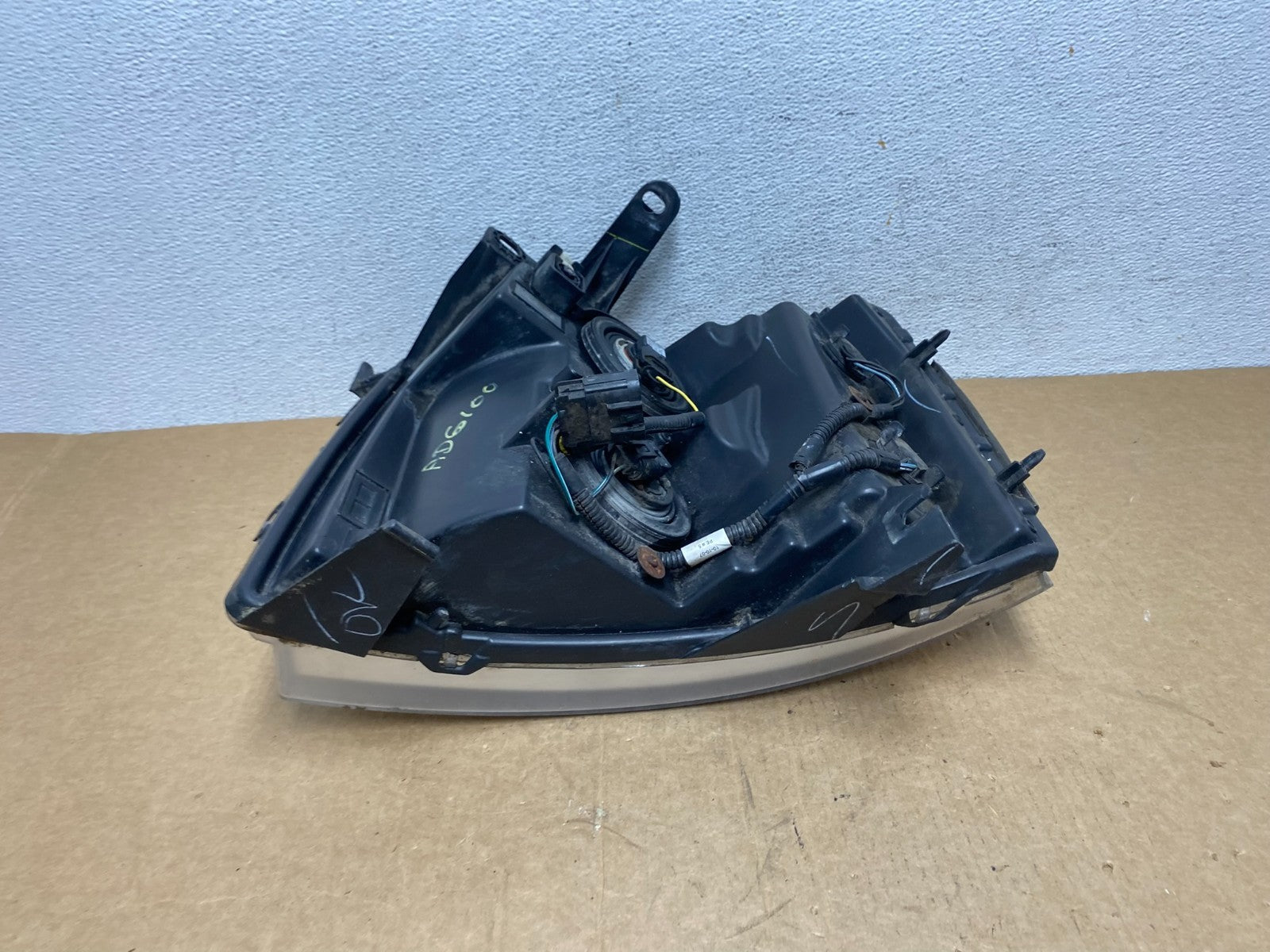 2007 to 2014 Chevrolet Silverado Right Passenger RH Side Headlight AD6100 DW7