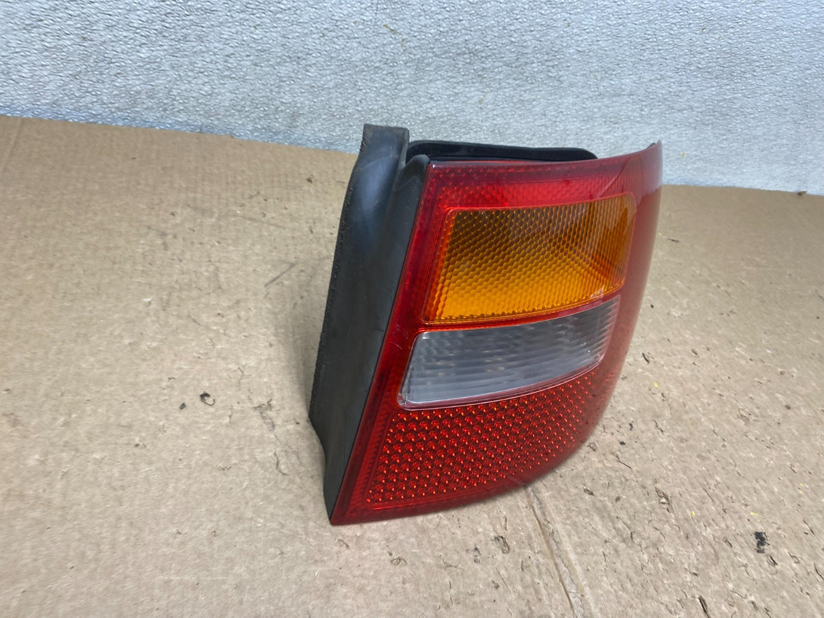 2001-2005 Audi A6 Wagon Right Passenger RH Side Tail Light V3245 DW2