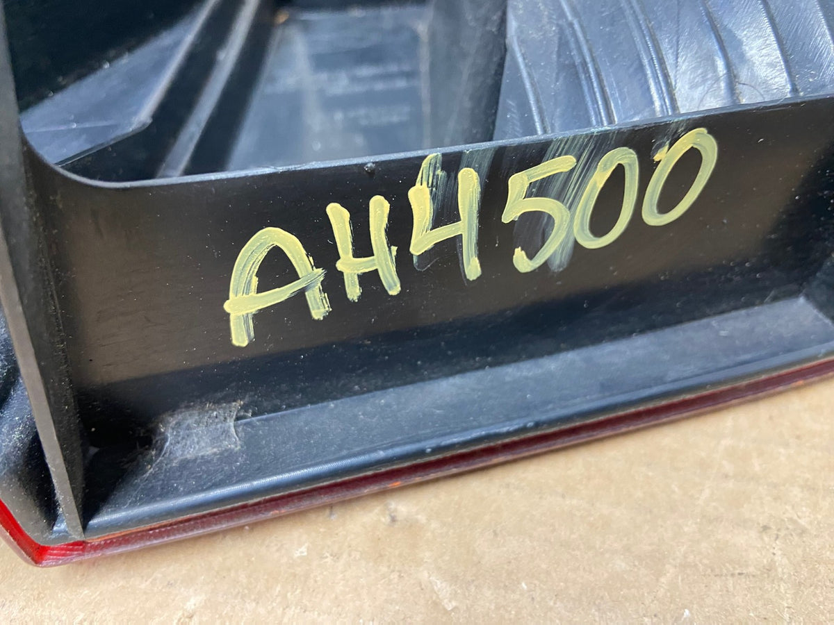 2005 2006 2007 Ford Focus Sedan Left Driver Side Tail Light AH4500 LK7