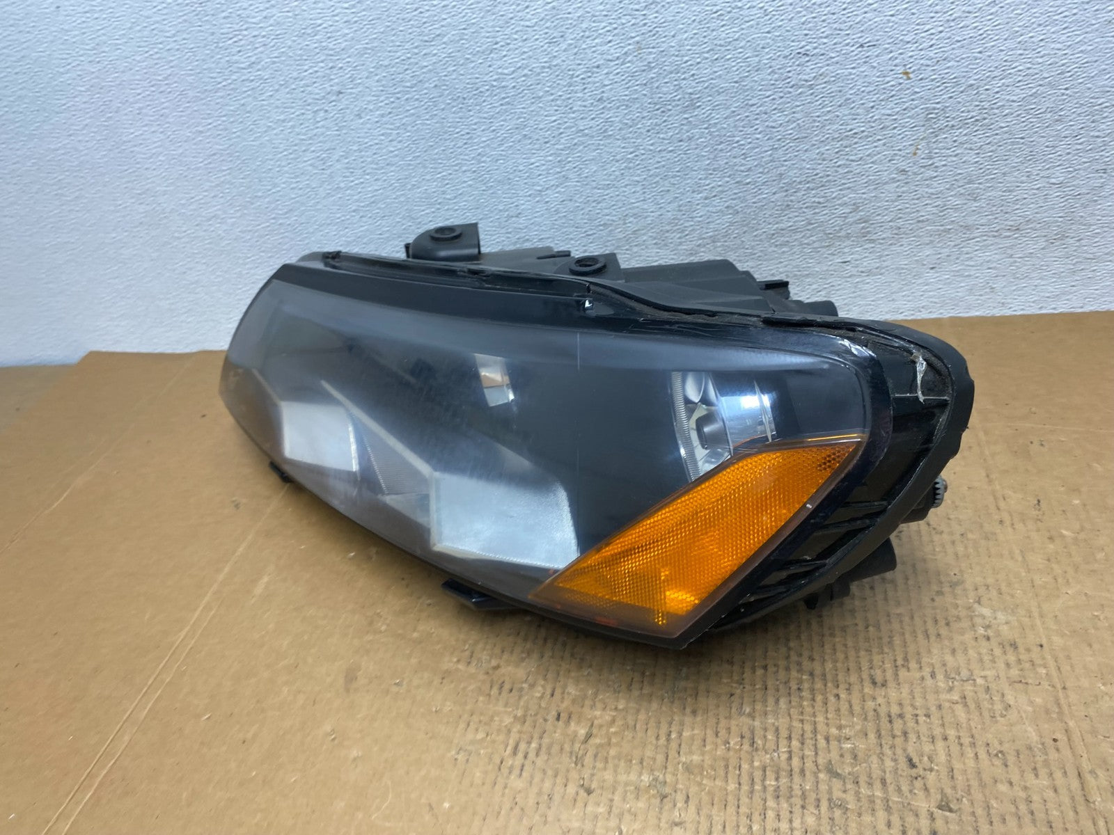 2012-2015 Volkswagen Passat Left Driver LH Side Halogen Headlight AE1231 DW1