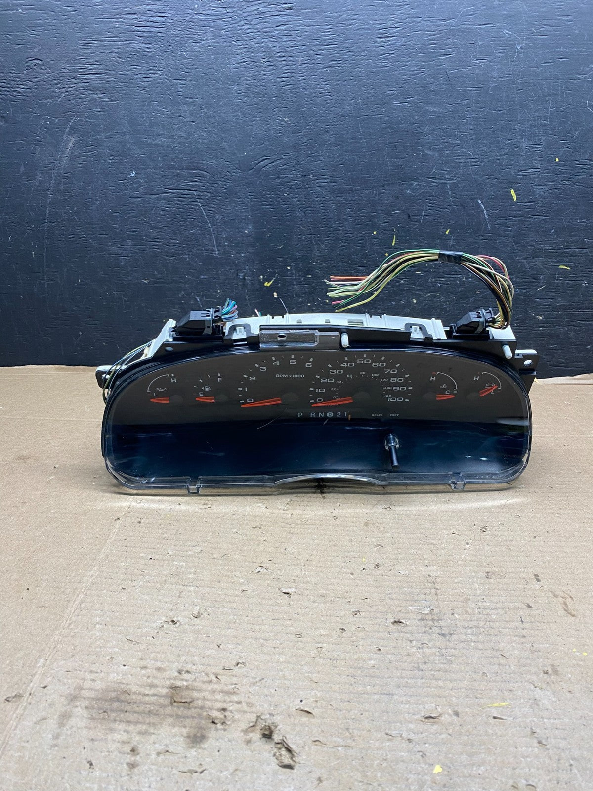 2006 Ford E350 Gauge Speedometer Cluster OEM r2823 DG0