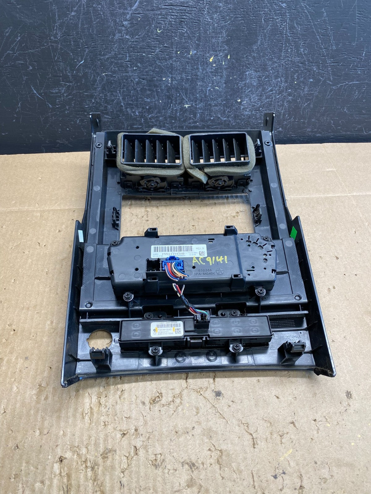 2008 to 2012 Jeep Liberty Dash Climate Temperature Control Radio Bezel AC9141 DG5
