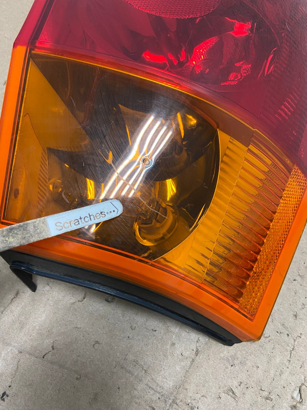 2004 2005 2006 Chrysler Pacifica Left Driver LH Tail Light AG5496 LK3