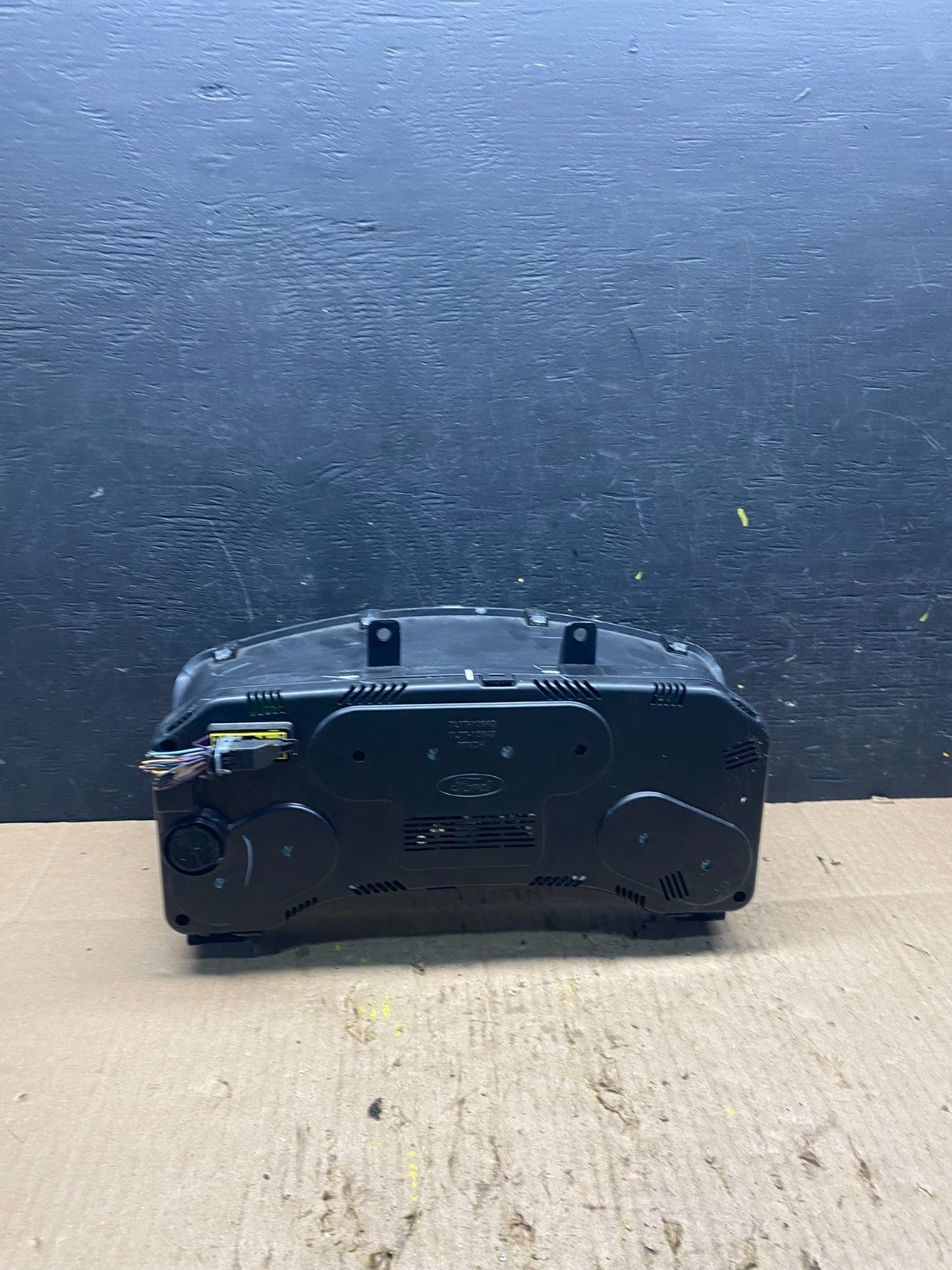 2010 2011 Ford  Expedition Speedometer Cluster Gauge Oem P7792 DG4