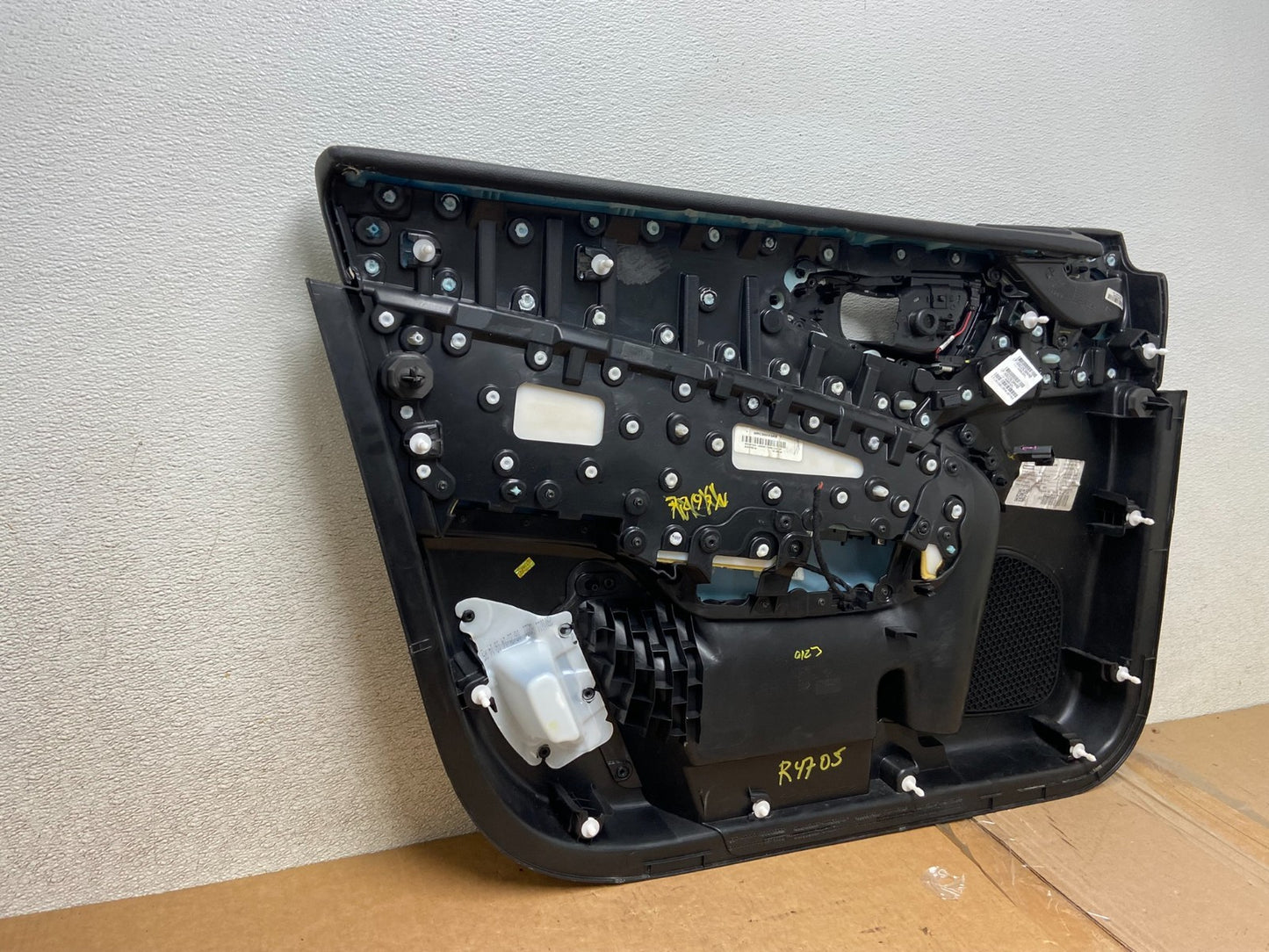 2015 to 2017 Chrysler 200 Front Right Passenger Side Door Panel OEM r4705 DG8