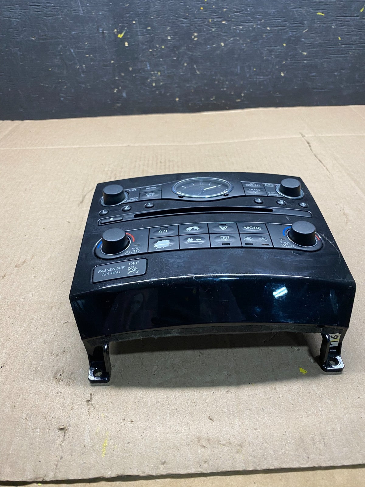 2009 to 2012 Infiniti FX35 Front Radio A/C Heater Switch Control Panel R3029 DG2