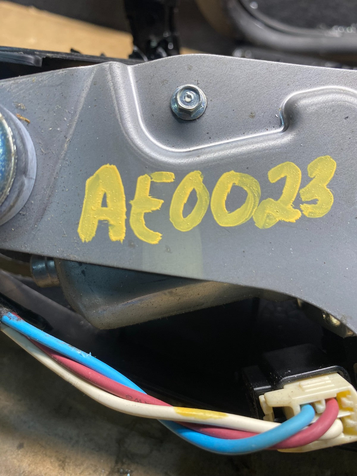 2011-2013 Jeep Grand Cherokee Tailgate Back Door Rear Wiper Motor Wiper ae00237