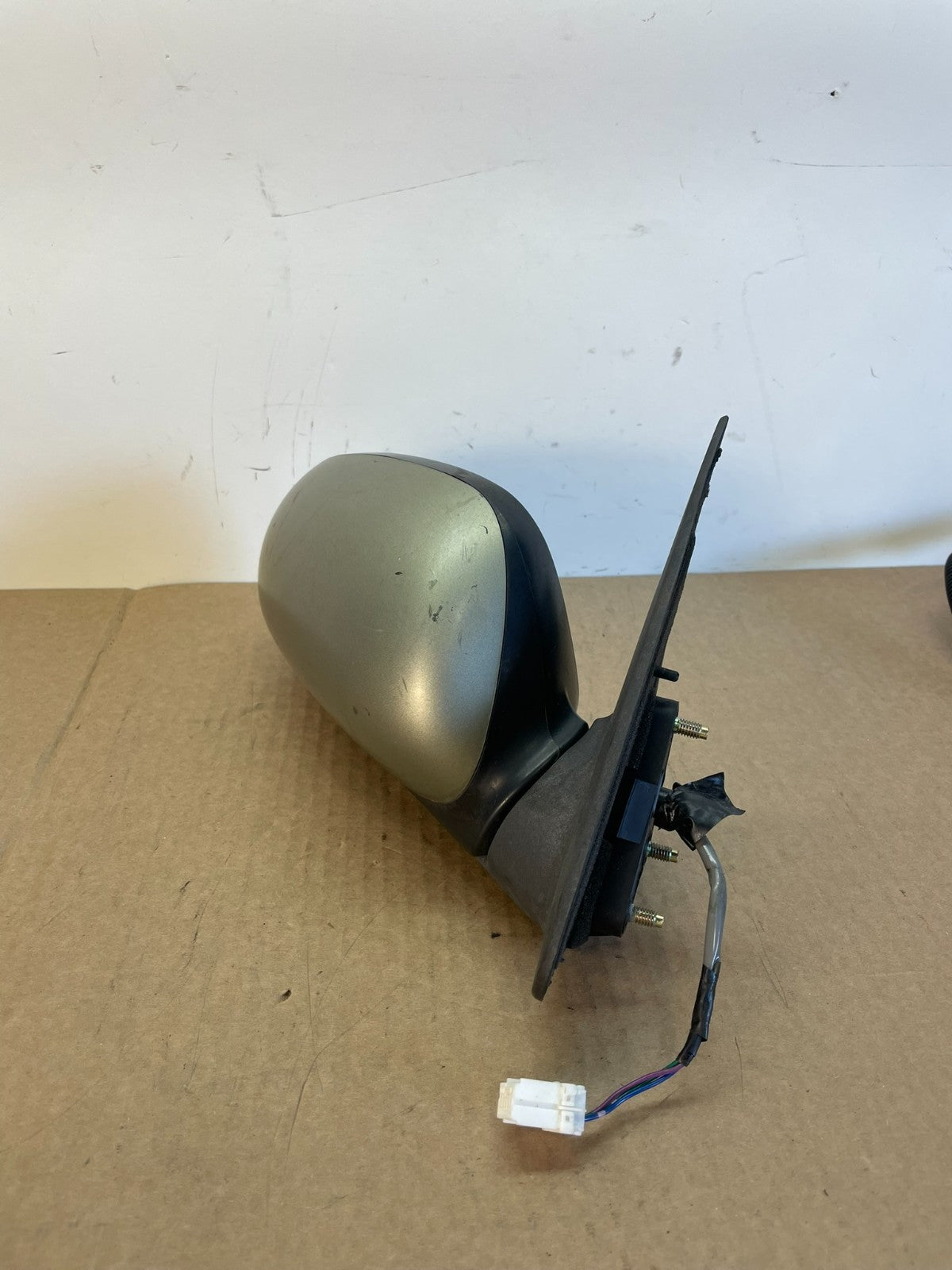 2000 to 2004 Infiniti i30 i35 Front Right Passenger View Door Mirror AG2714 MS1
