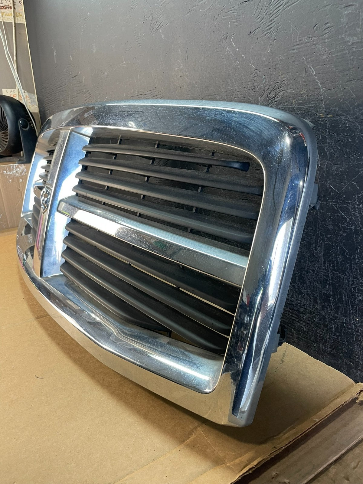 2004 to 2006 Dodge Durango Front Upper Chrome Grill Grille AE0867 DG1