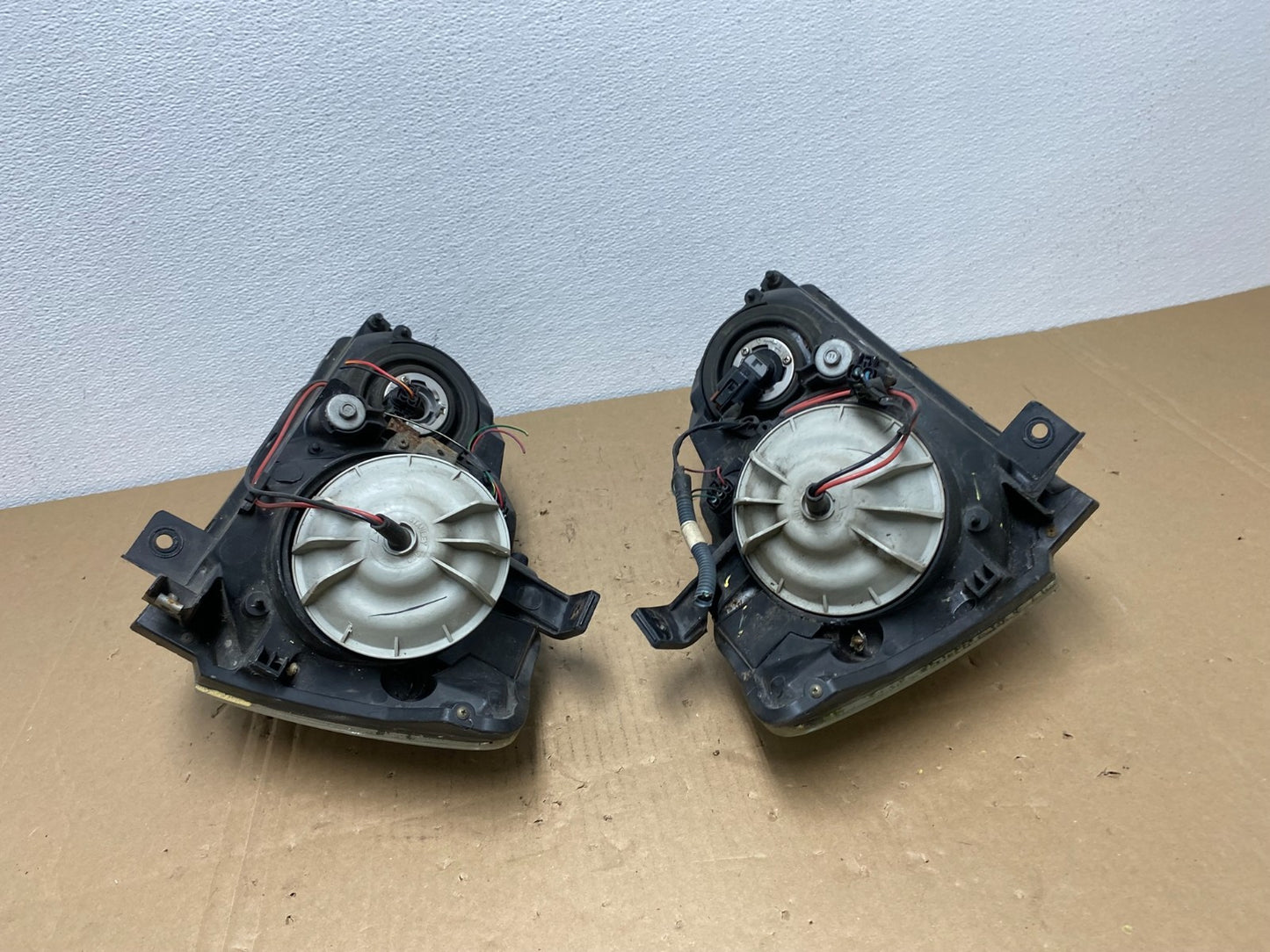 2005 to 2006 Nissan Altima Left+Right Side Set Halogen Headlights OEM AB6877 DW12