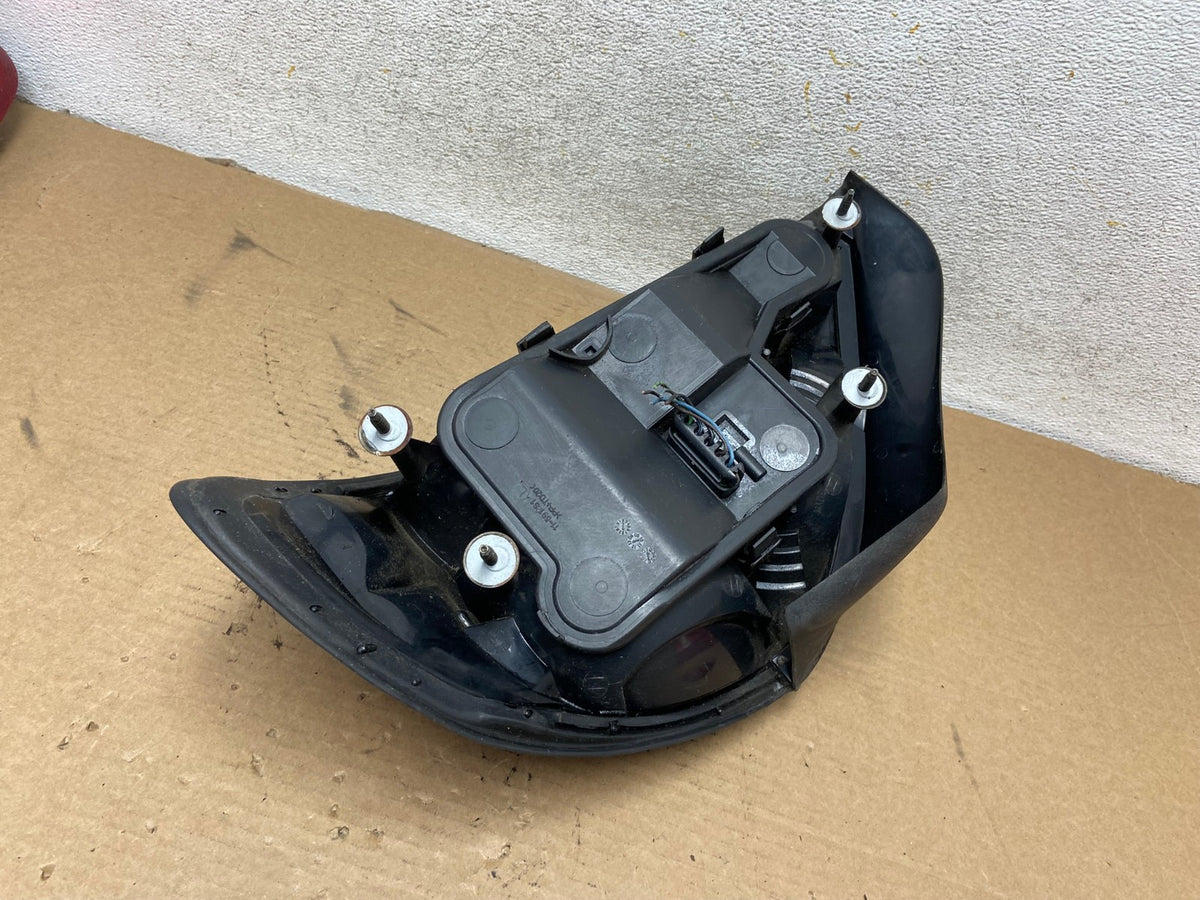 1999-2005 Pontiac Grand AM Left Driver LH Side Tail Light AH4196 LK5