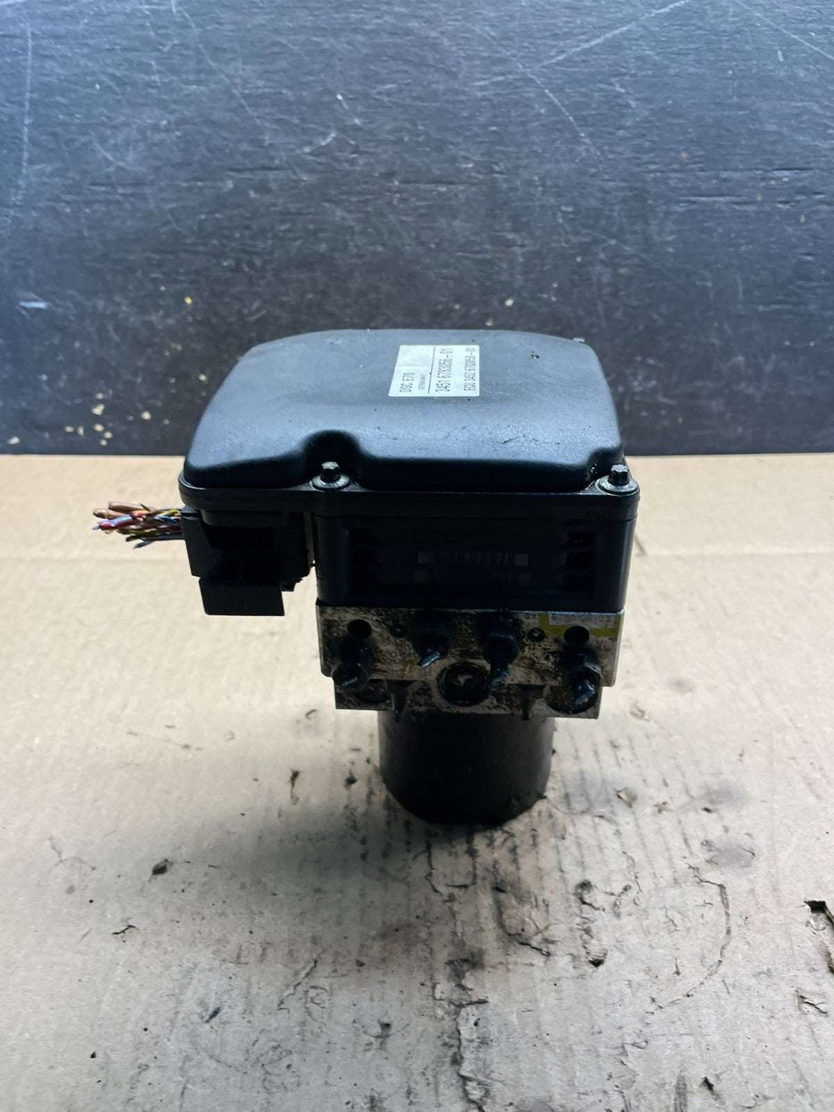 2007 to 2013 BMW X5 E70 ABS Anti-Lock Brake Pump Module OEM V9100 DG2