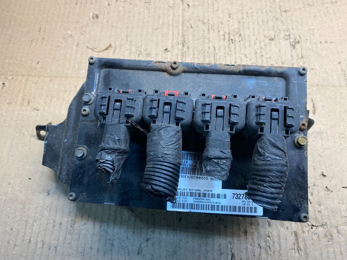 2010 Dodge Caravan Town & Country Engine Computer ECU OEM V2390 DG0