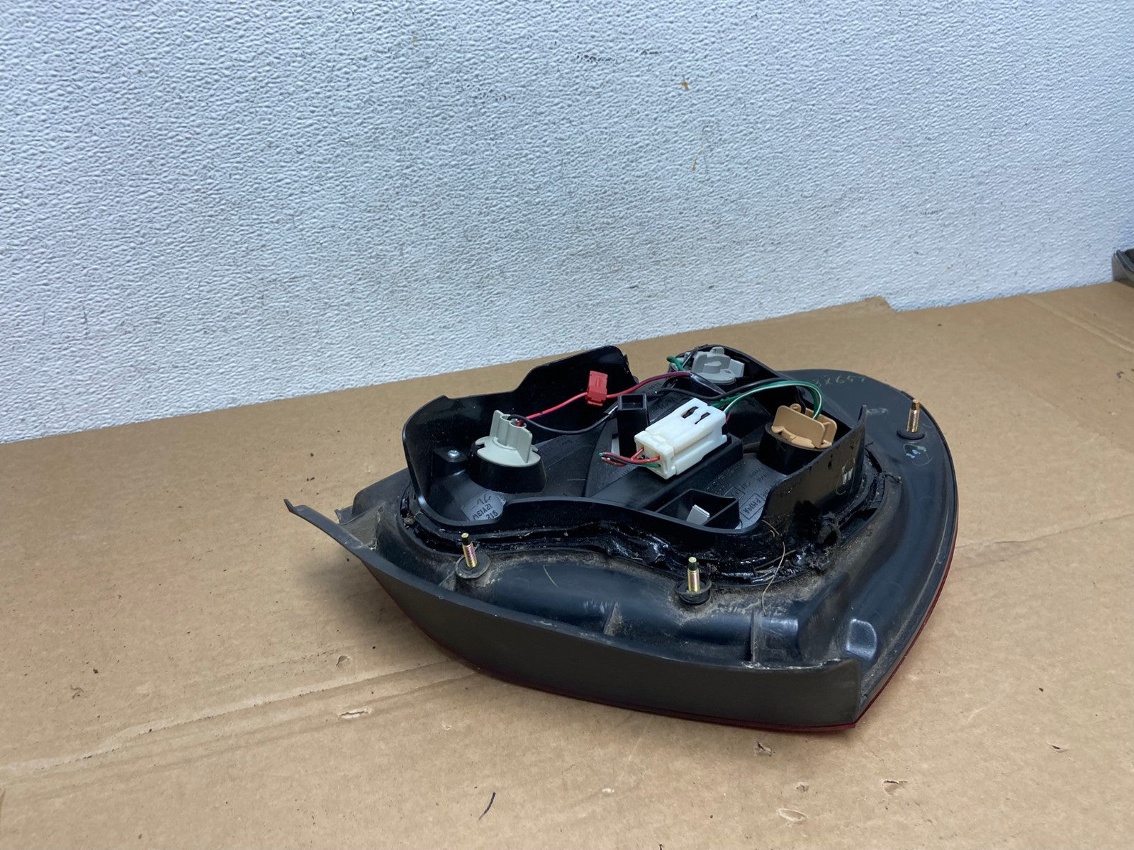 2000 to 2001 Nissan Maxima Right Passenger Rh Side Tail Light AD3808 LK5