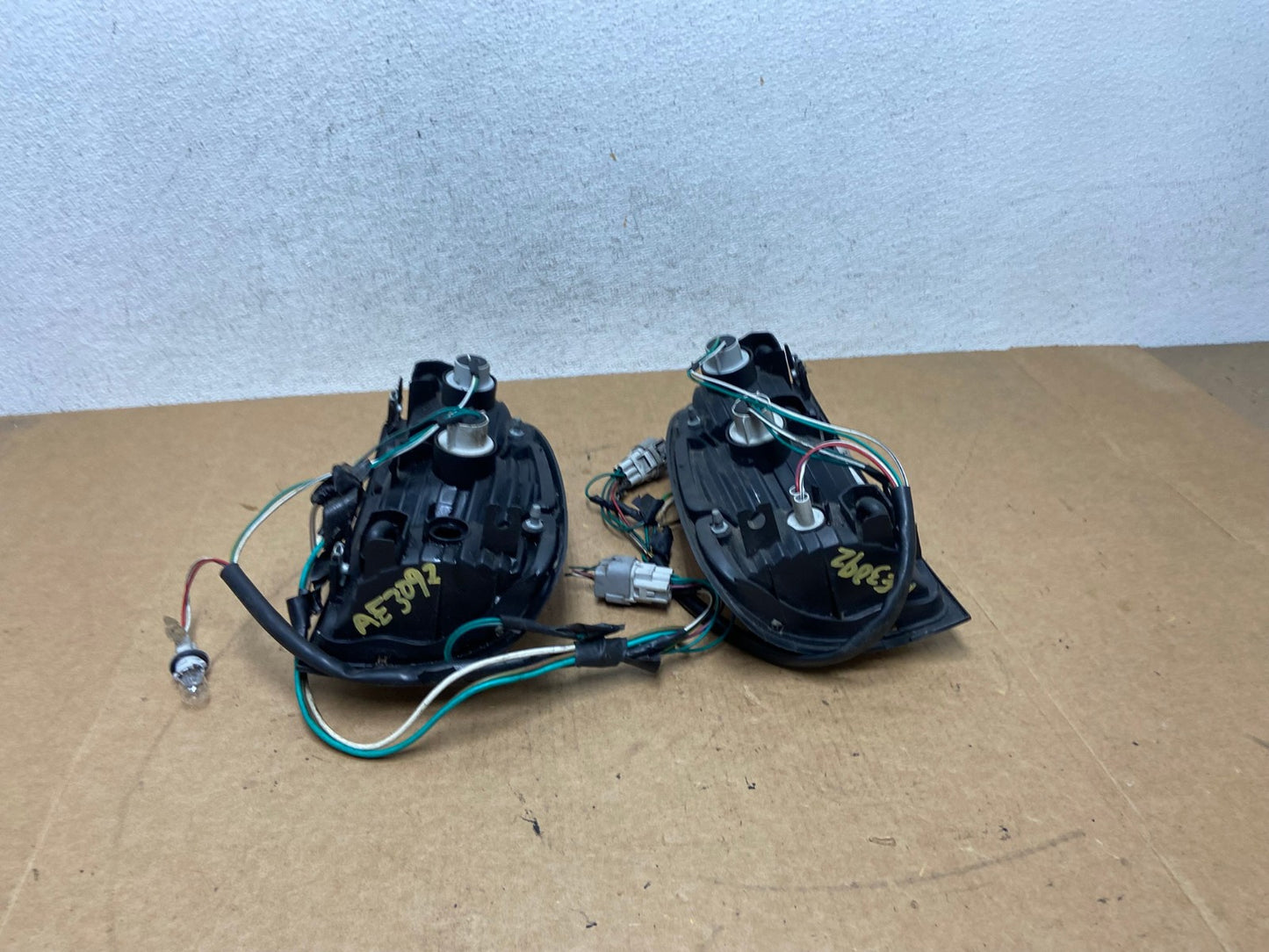 2000 to 2004 Toyota Tundra Left+Right Tail Lights AE3092 LK8