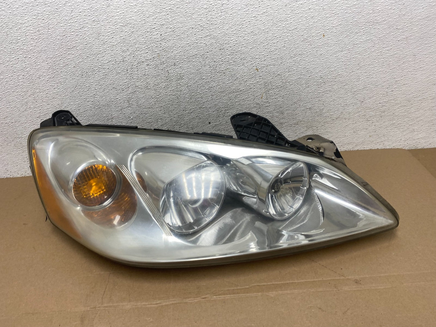 2005 to 2009 Pontiac G6 Headlight Right Passenger Rh Side Halogen AF4334 DW0