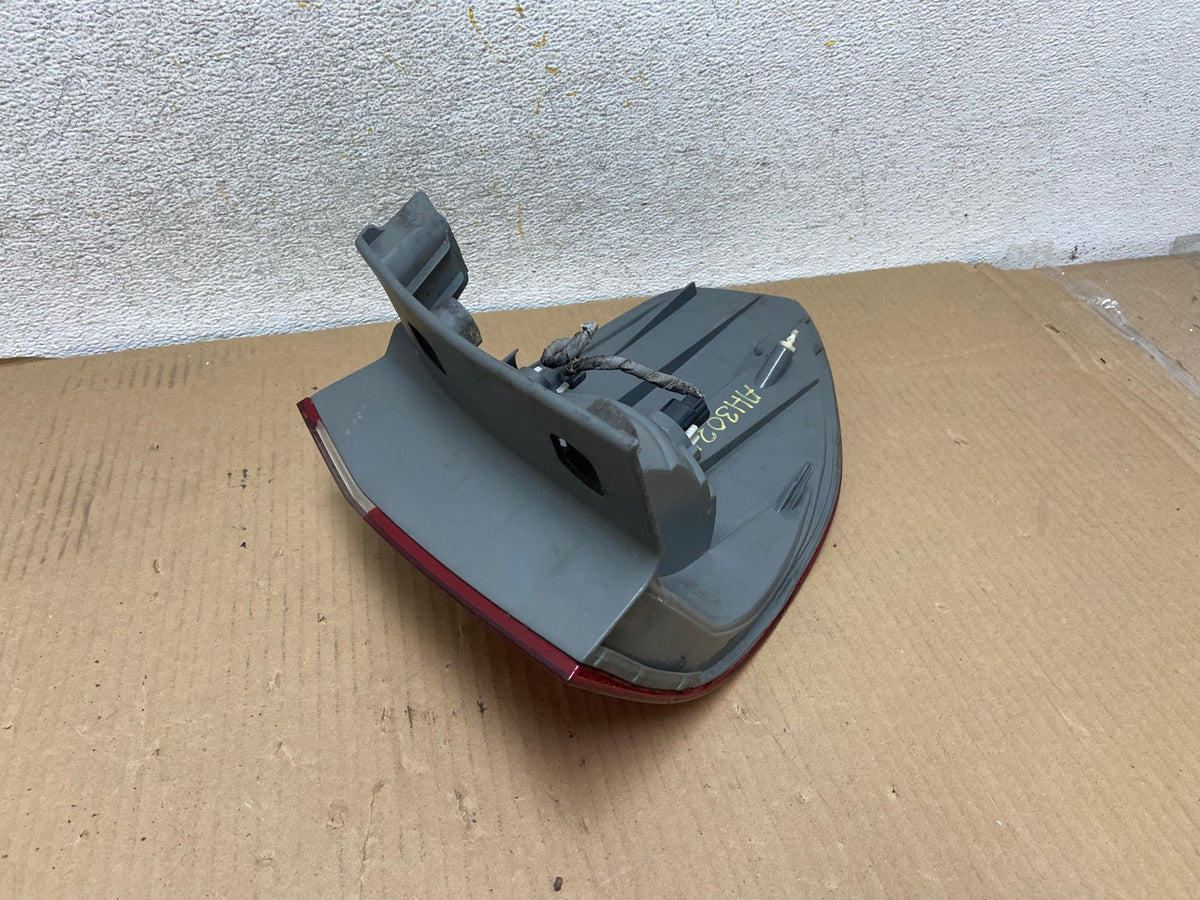 2005 2006 2007 Honda Odyssey Left Driver LH Side Tail Light AH3021 LK5