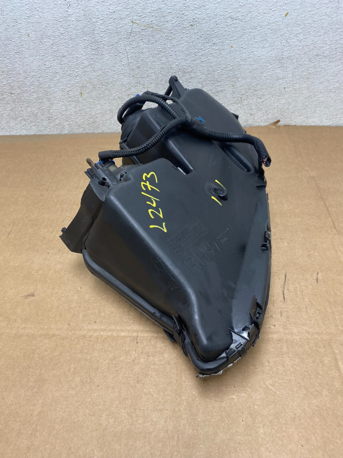 1999 to 2004 Chrysler LHS Right Passenger RH Side Halogen Headlight L2473 DW11