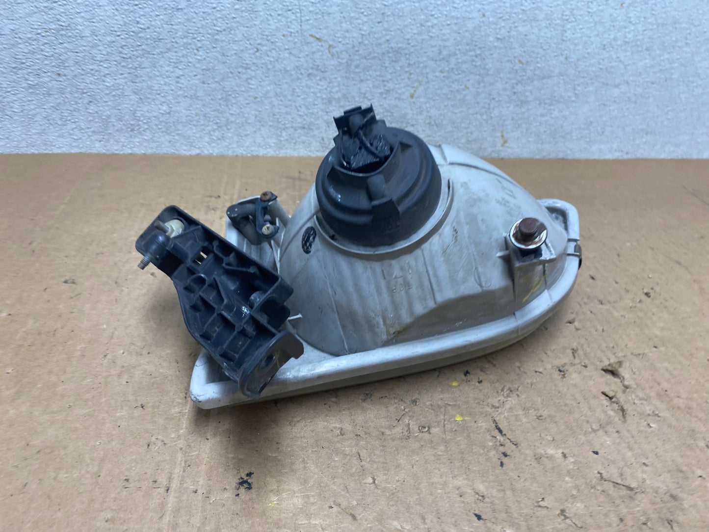 2001  to 2003 Toyota Sienna Right Passenger Side Headlight OEM Q7867 DW11