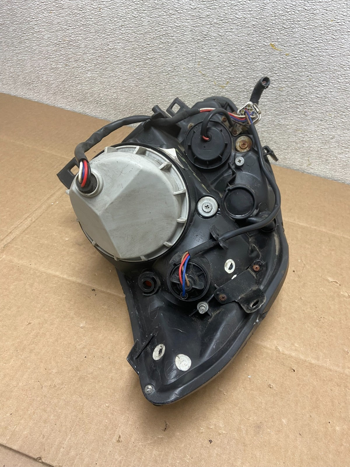 2004 2005 2006 Nissan Maxima Right Passenger Side Headlight Halogen Y8404 DW11