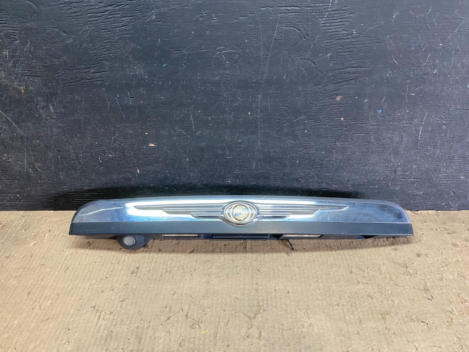 2008 to 2010 Chrysler Town & Country Tailgate Trim w/ Camera Panel OEM j1159 DG0