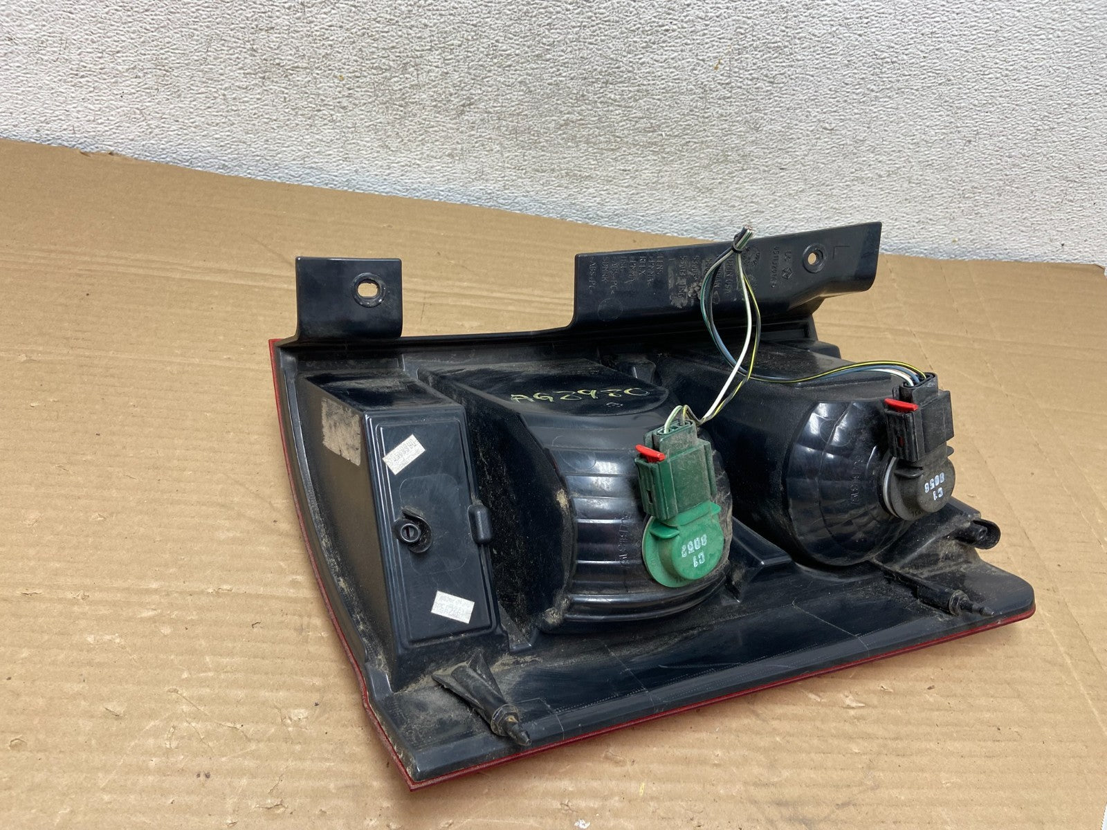 2008-2010 Chrysler Town and Country Left Driver Tail Light AG8980 DW6