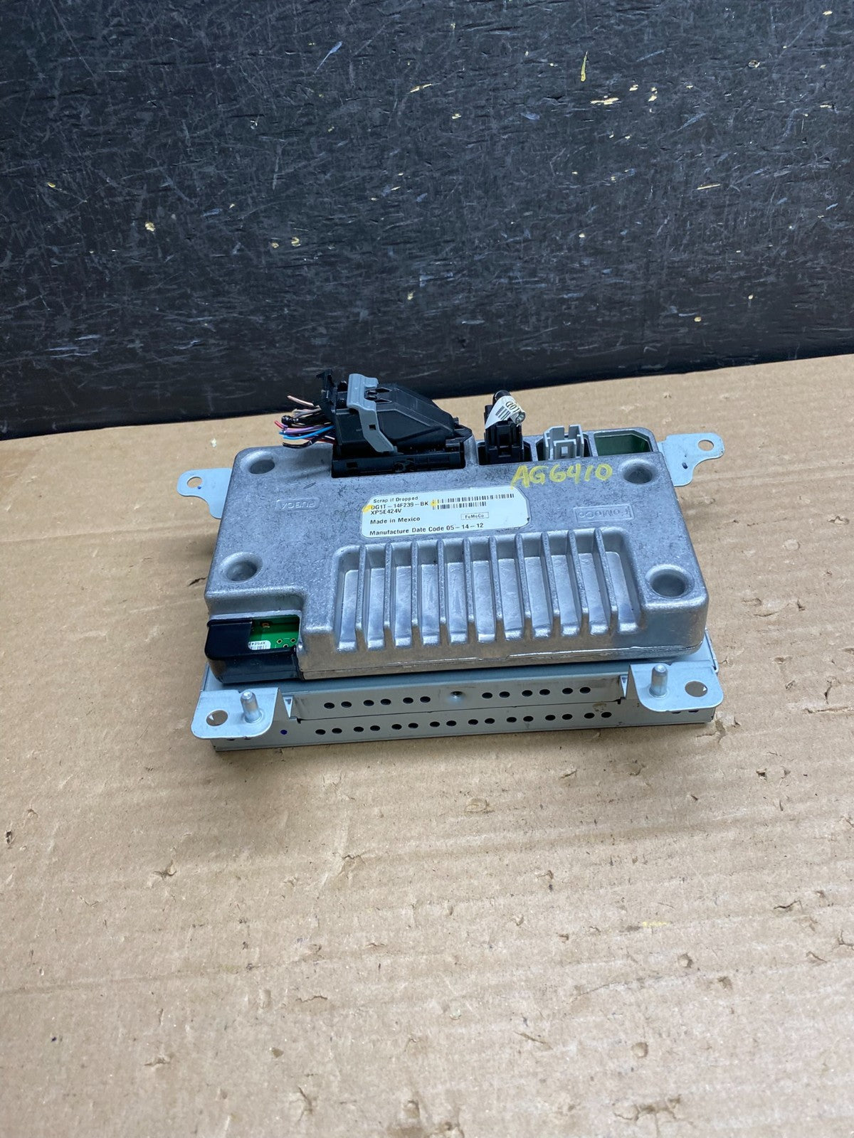 2013 to 2016 Ford Taurus Radio Information Display Screen Monitor ag6410 DG4