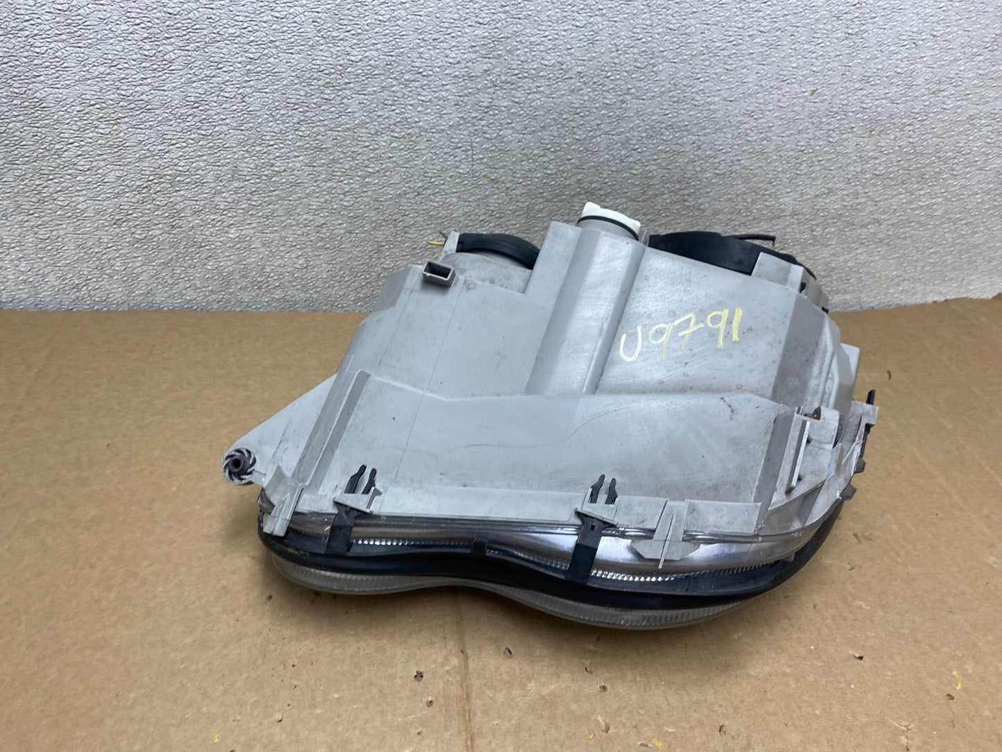 2001 - 2004 Mercedes-Benz C Class Halogen Right Passenger Headlight U9791 DW6