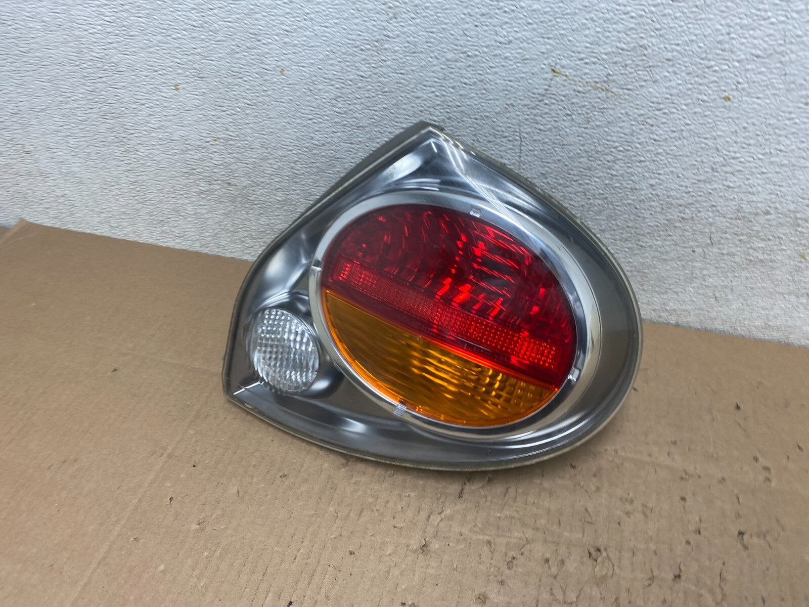 2002 2003 Nissan Maxima Right Passenger RH Side Tail Light L7258 DW1