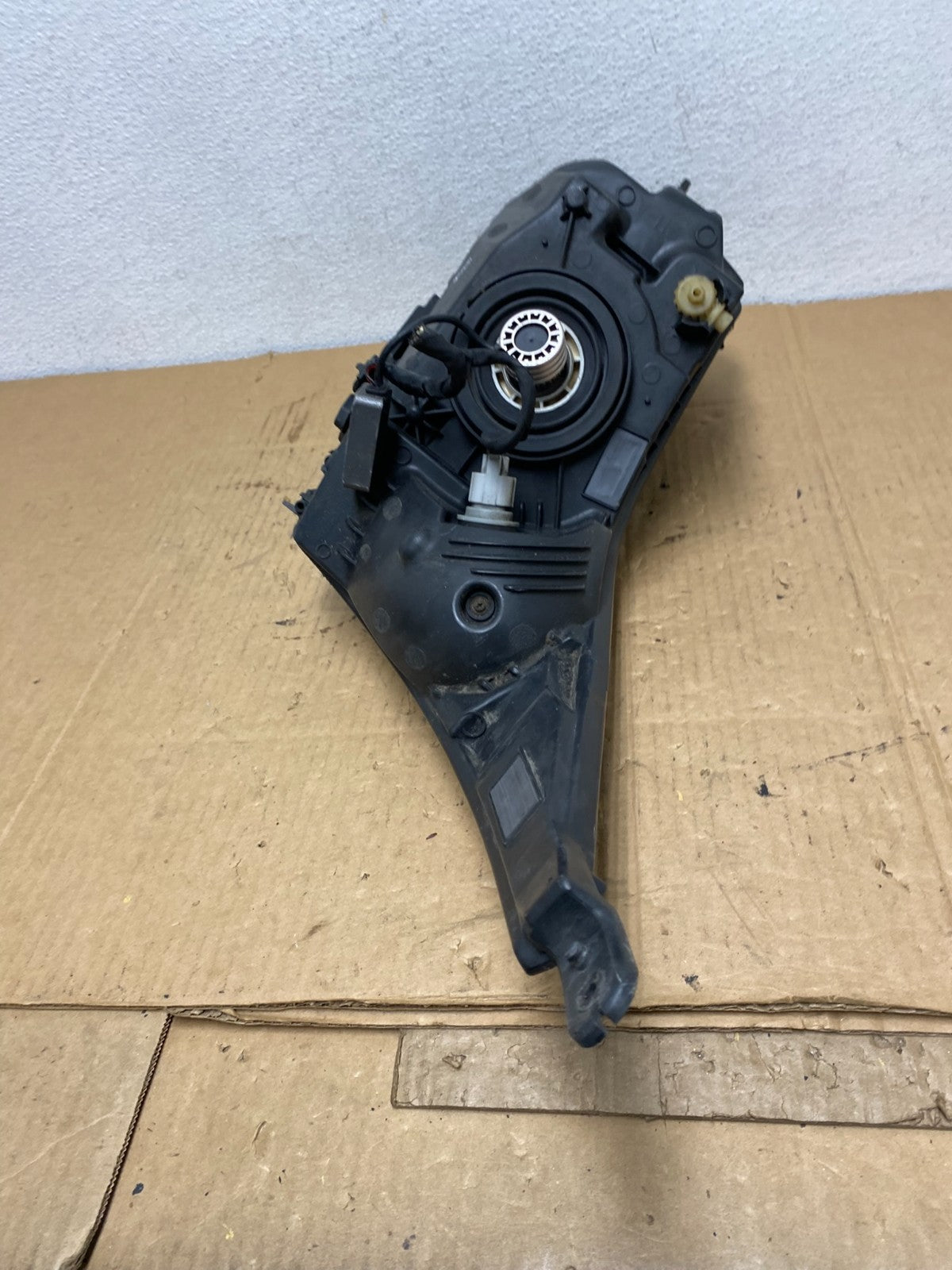 2011 to 2015 Chevrolet Cruze Halogen Right Passenger Rh Headlight AC7658 DW10