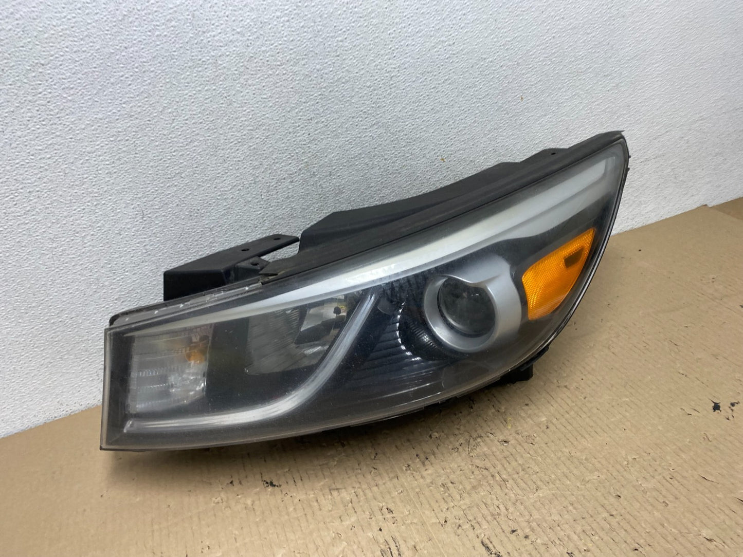 2015-2018 Kia Sedona Left Driver Lh Side Headlight Halogen AF5997 DW2
