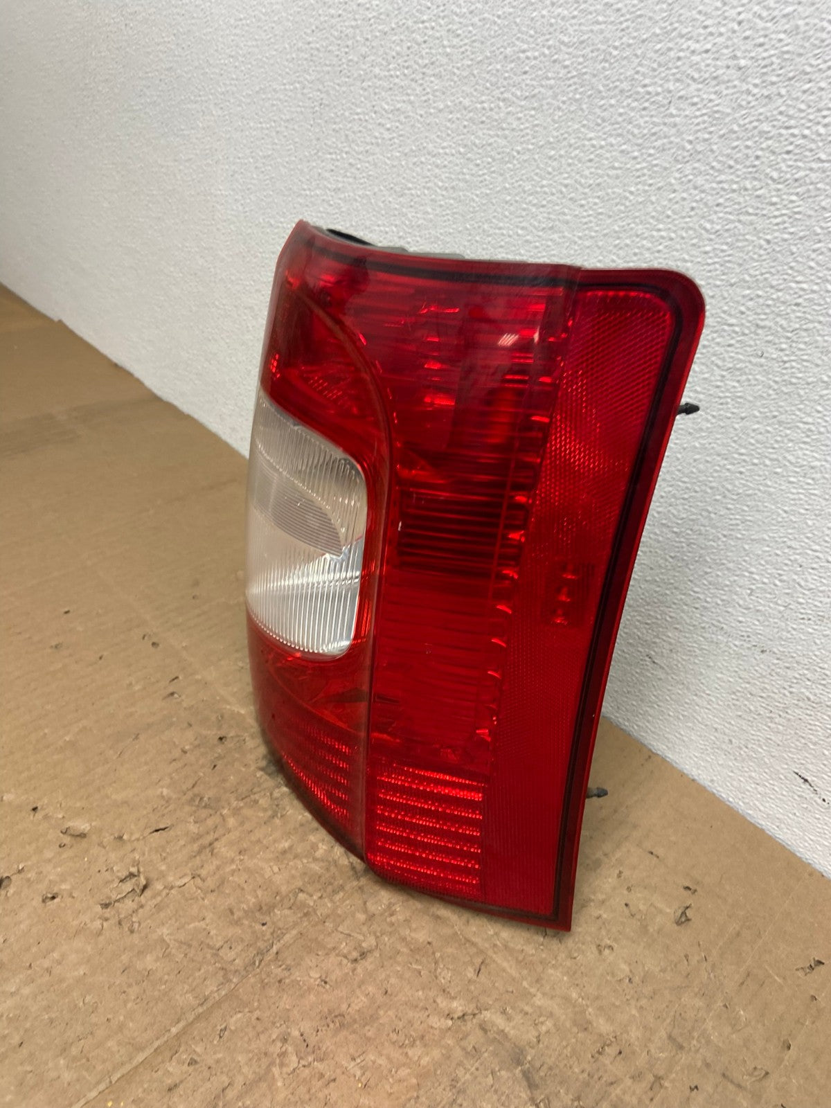 2011-2016 Chrysler Town and Country Right Passenger RH Tail Light AB8614 LK1