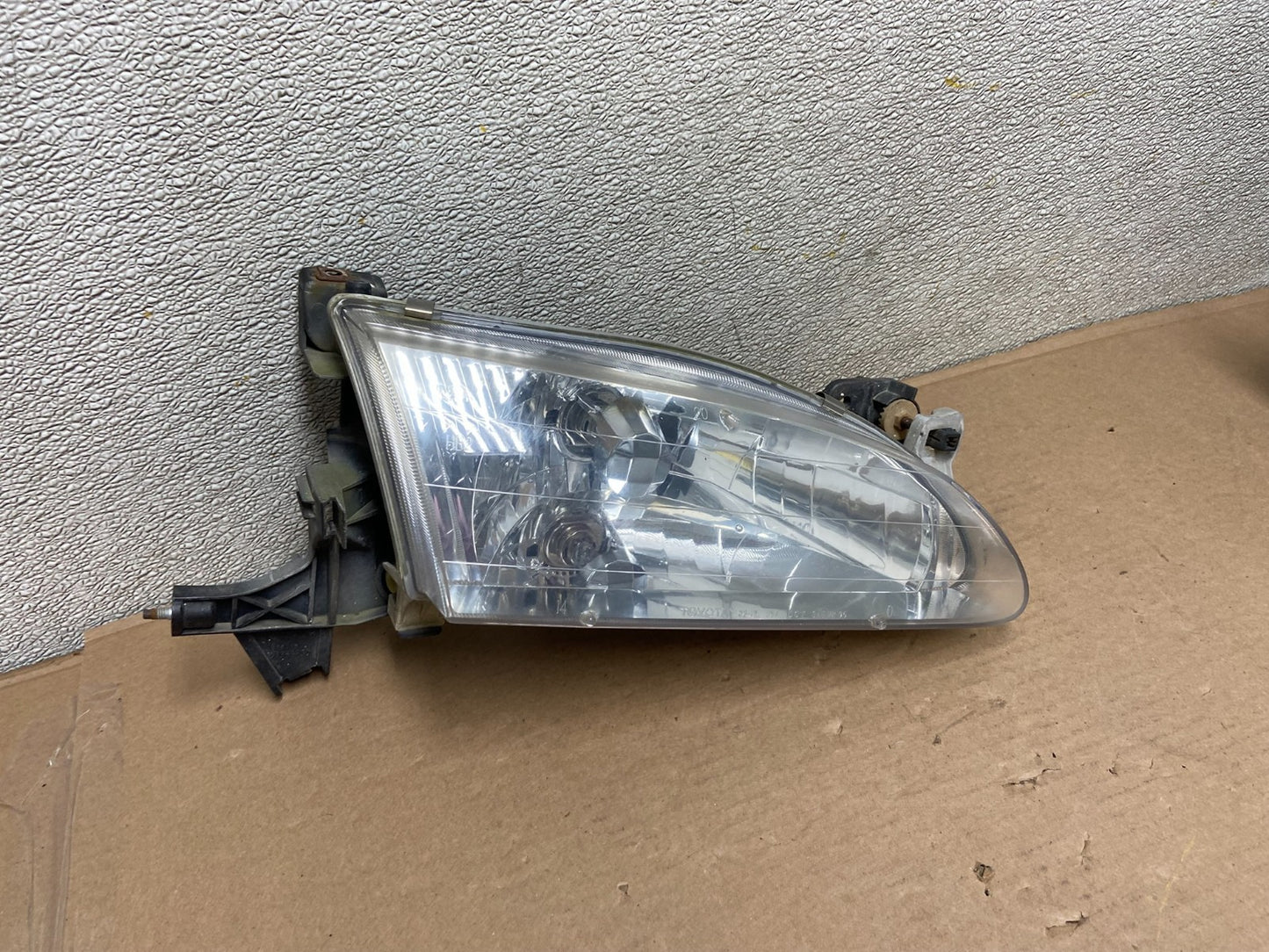 1998 to 2000 Toyota Corolla Front Right Passenger RH Headlight AA9887 DW2
