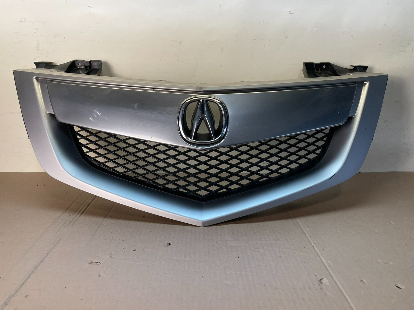 2010 to 2013 Acura MDX Front Upper Grill Grille Emblem AG7656 DG0