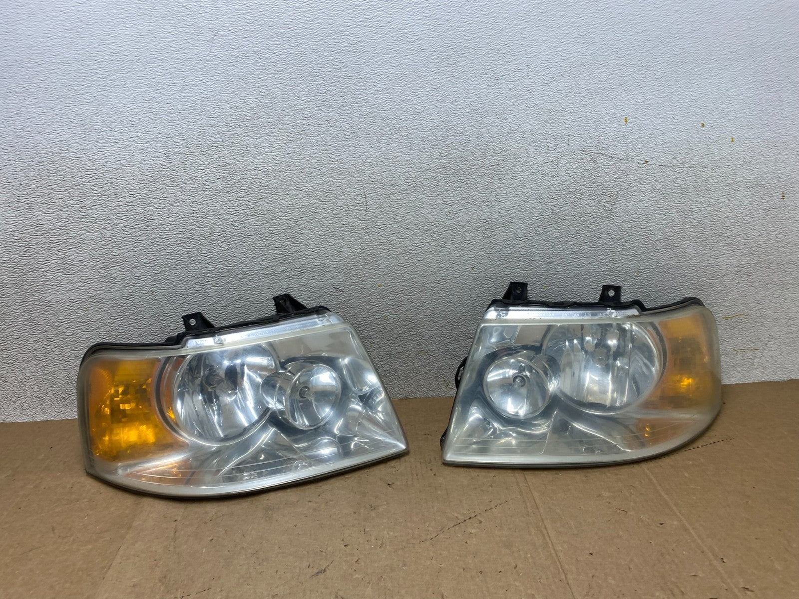 2003 - 2006 Ford Expedition Left+Right Side Headlights Halogen Oem W8738 DG0