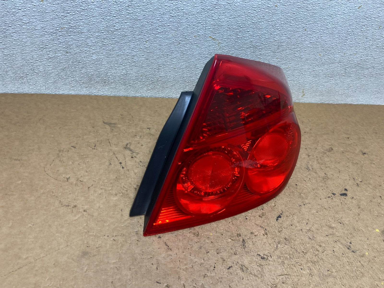 2005 to 2006 Infiniti G35 Right Passenger Side Tail Light OEM T0771 DW1