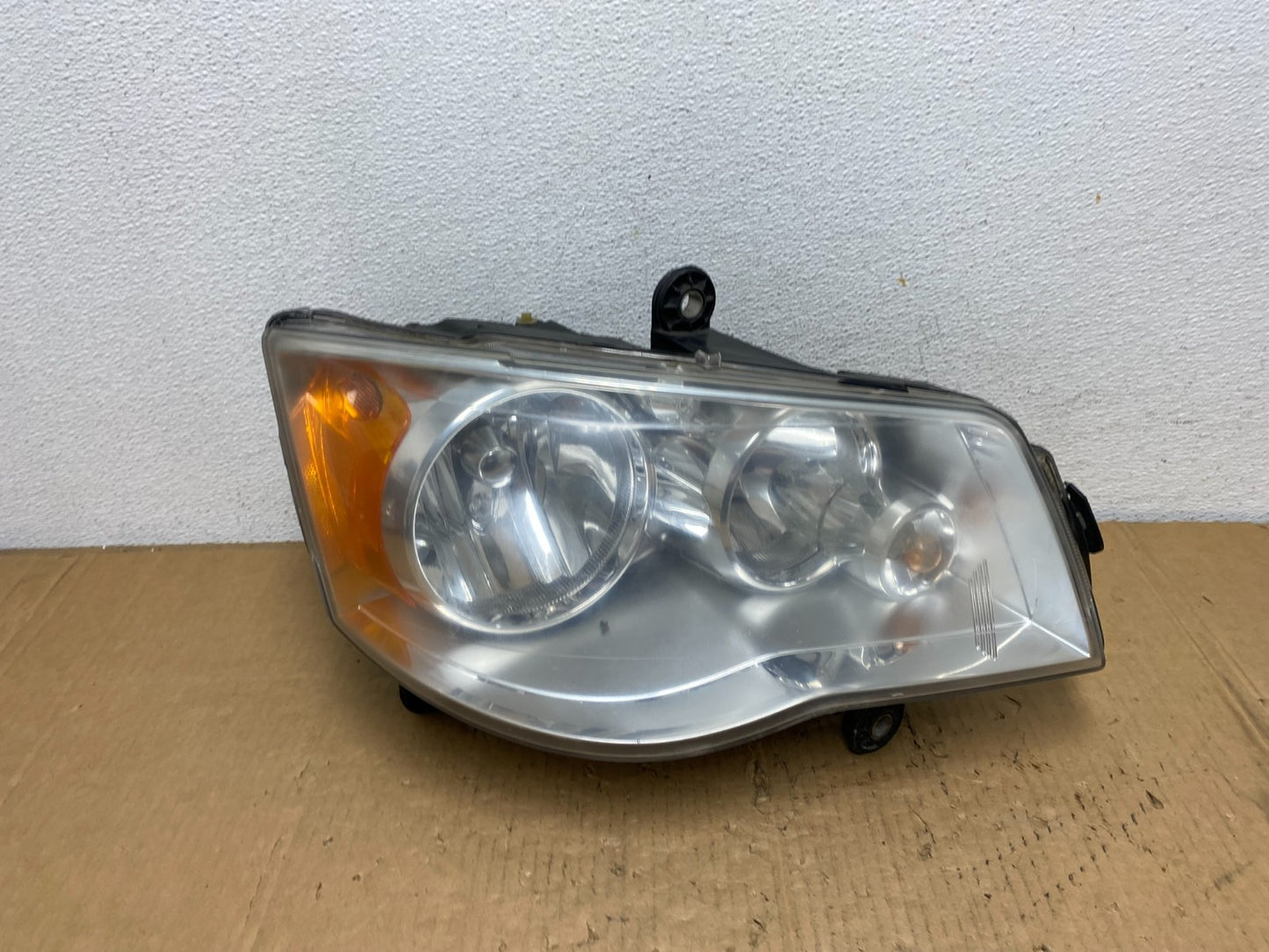 2011 to 2016 Chrysler Town and Country Right Passenger Headlight AD1078 DW0
