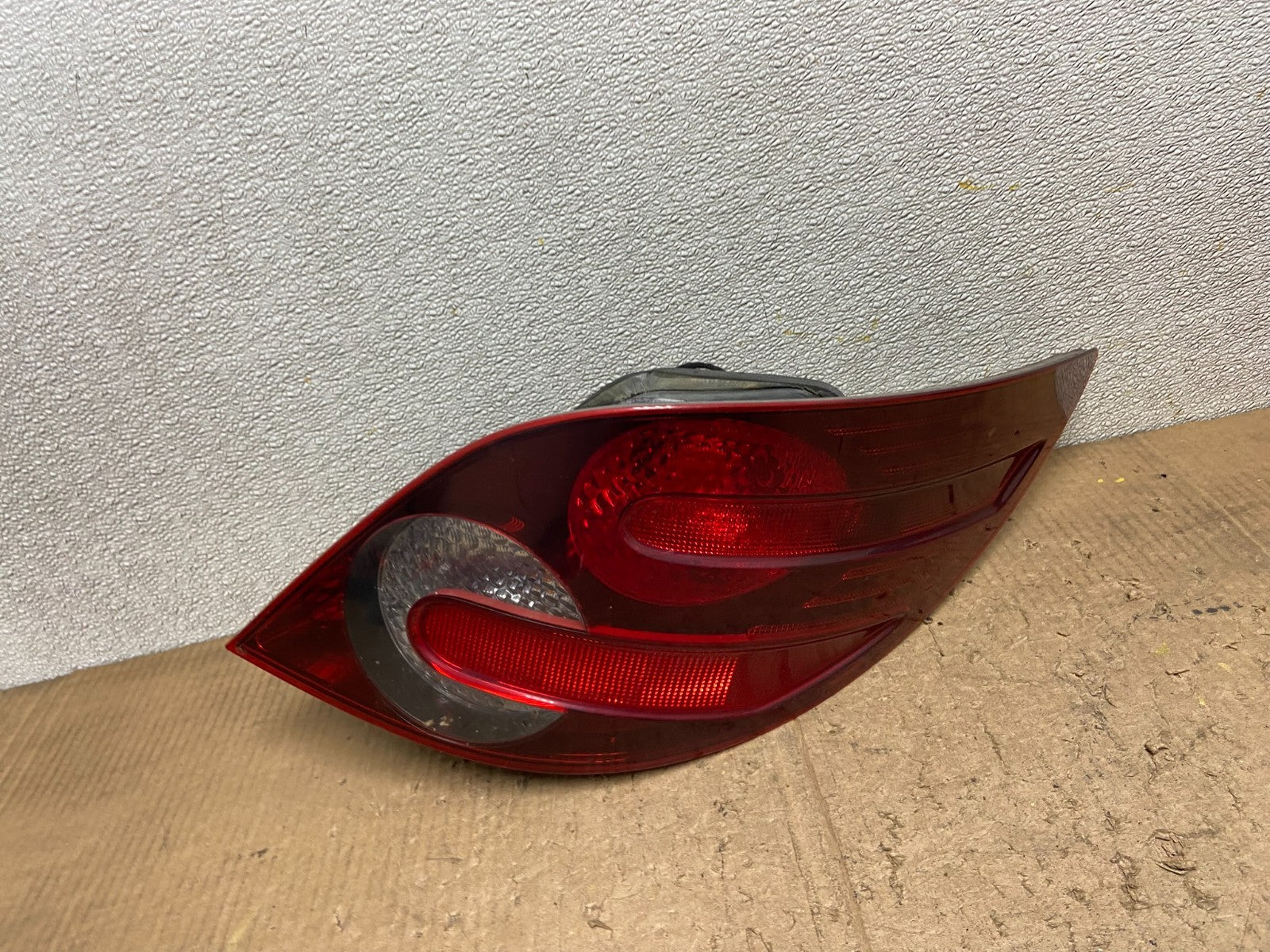 2006-2010 Mercedes W251 R-CLASS Right Passenger RH Side Tail Light AA8359 DW0