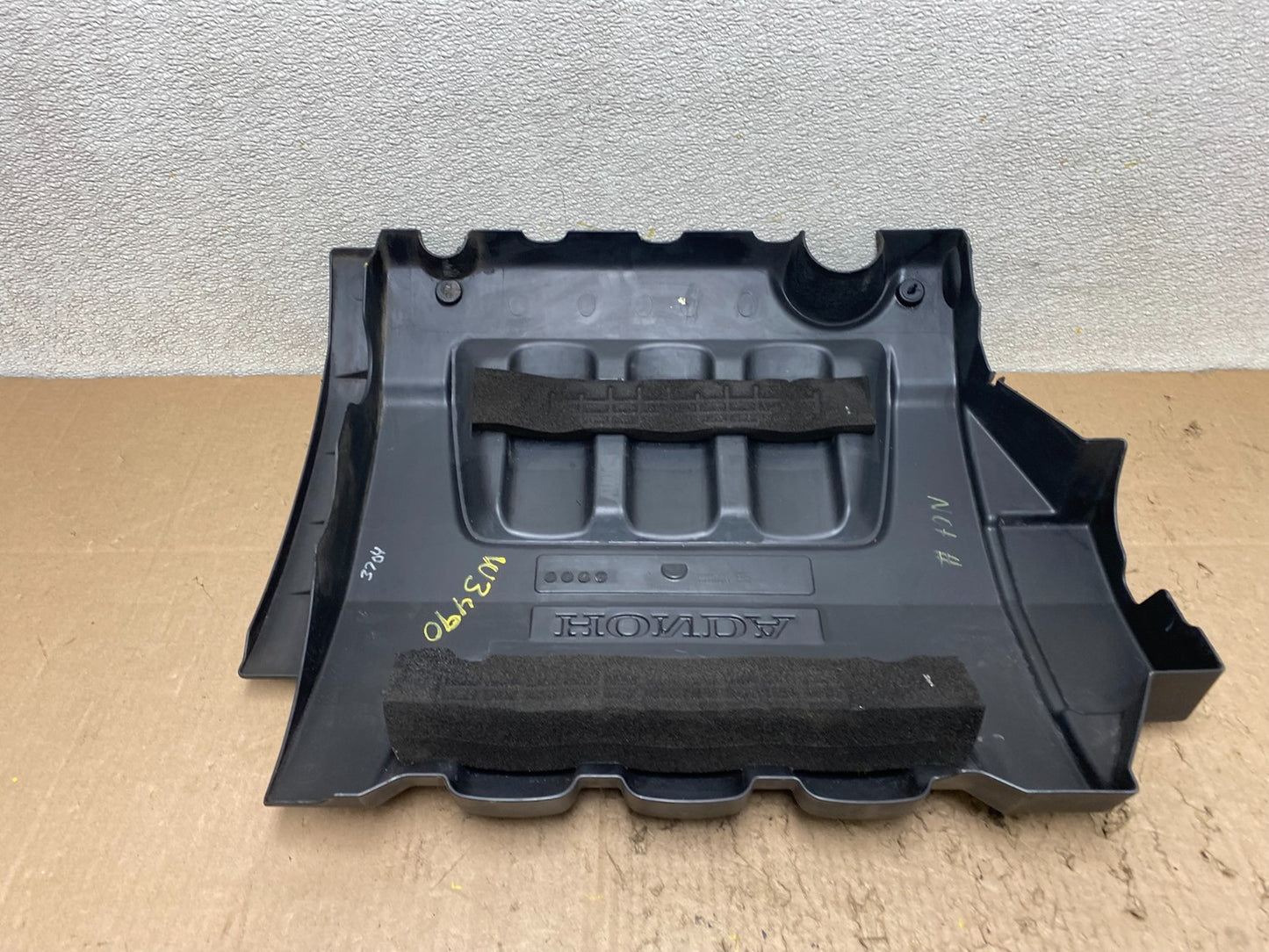 2005 to 2007 Honda Odyssey Black Engine Cover OEM U7991 DG3